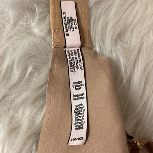 INCREDIBLE BY VICTORIA’S SECRET
Light Push-Up Perfect Shape Bra 34D - Picture 5 of 8